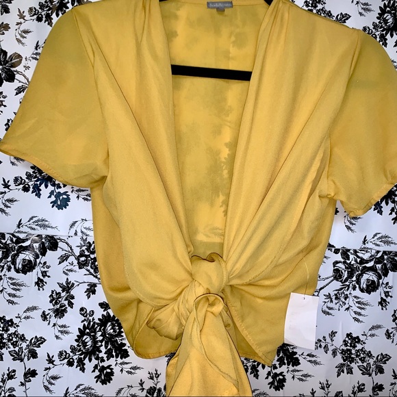 NWT CHARLOTTE RUSSE yellow crop top - Picture 3 of 4